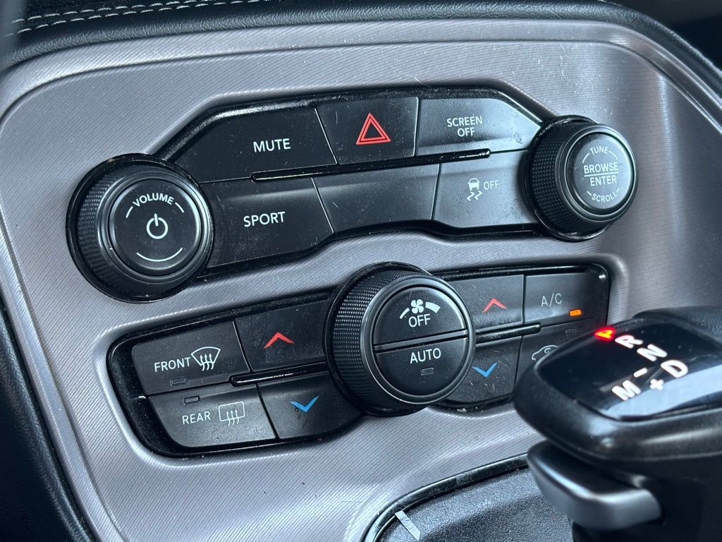2023 Dodge Challenger SXT photo