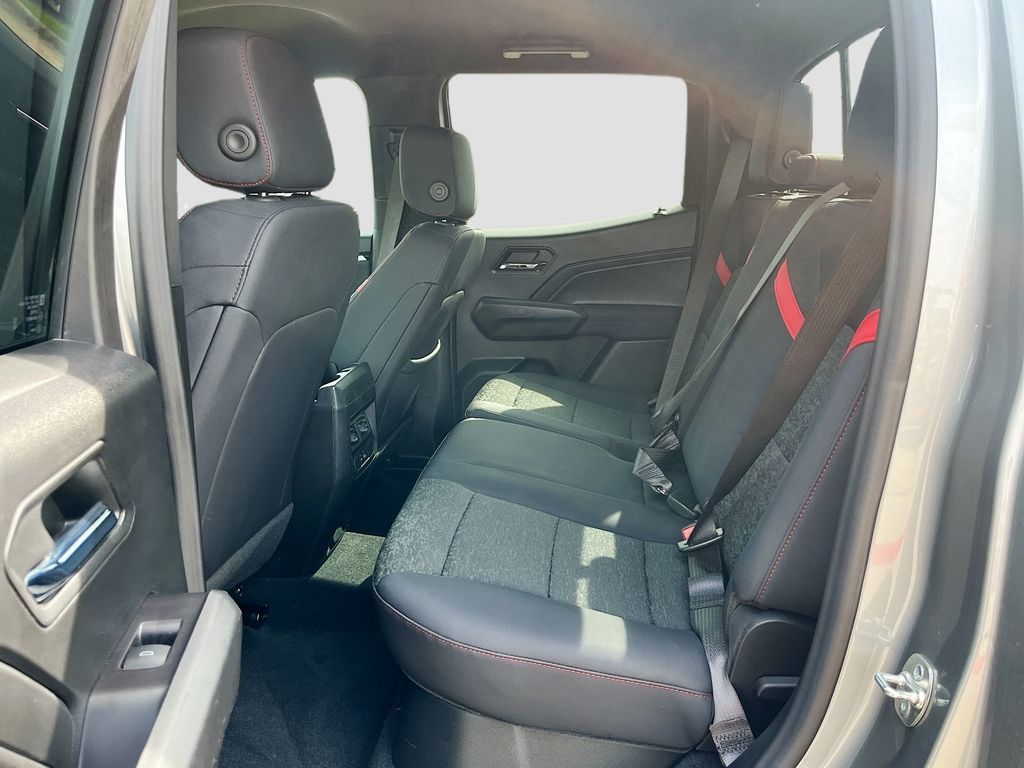 Used 2024 Gray Chevrolet Z71 image 25