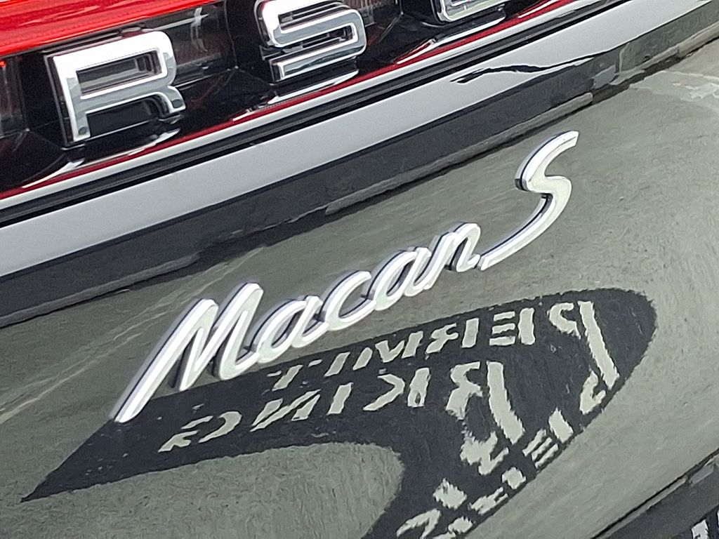 Thumbnail: 2026 Porsche Macan - 26