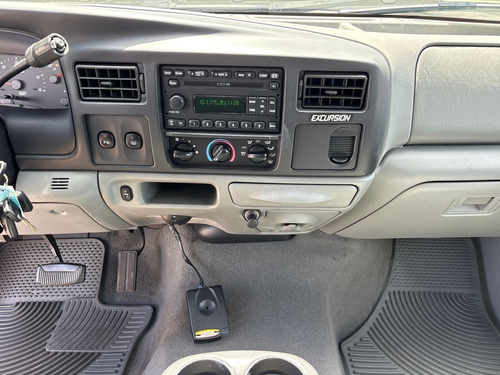 Used 2005 Silver Ford XLS image 22