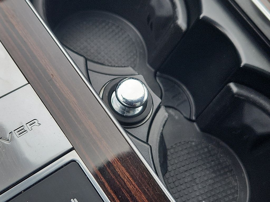 Thumbnail: 2015 Land Rover Range Rover - 27