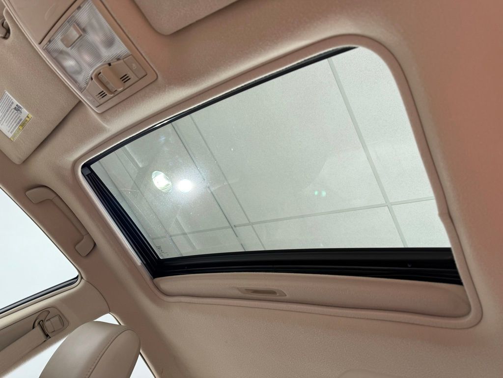 2010 Toyota Avalon Limited 17