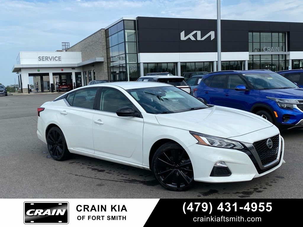 Glacier White 2021 Nissan Altima Sedan Front-Wheel Drive Continuously Variable Transmission