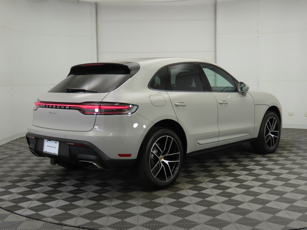 Thumbnail: 2025 Porsche Macan - 7