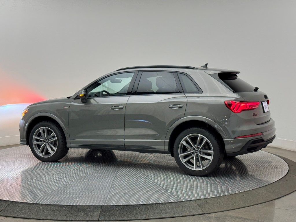 Thumbnail: 2025 Audi Q3 - 8