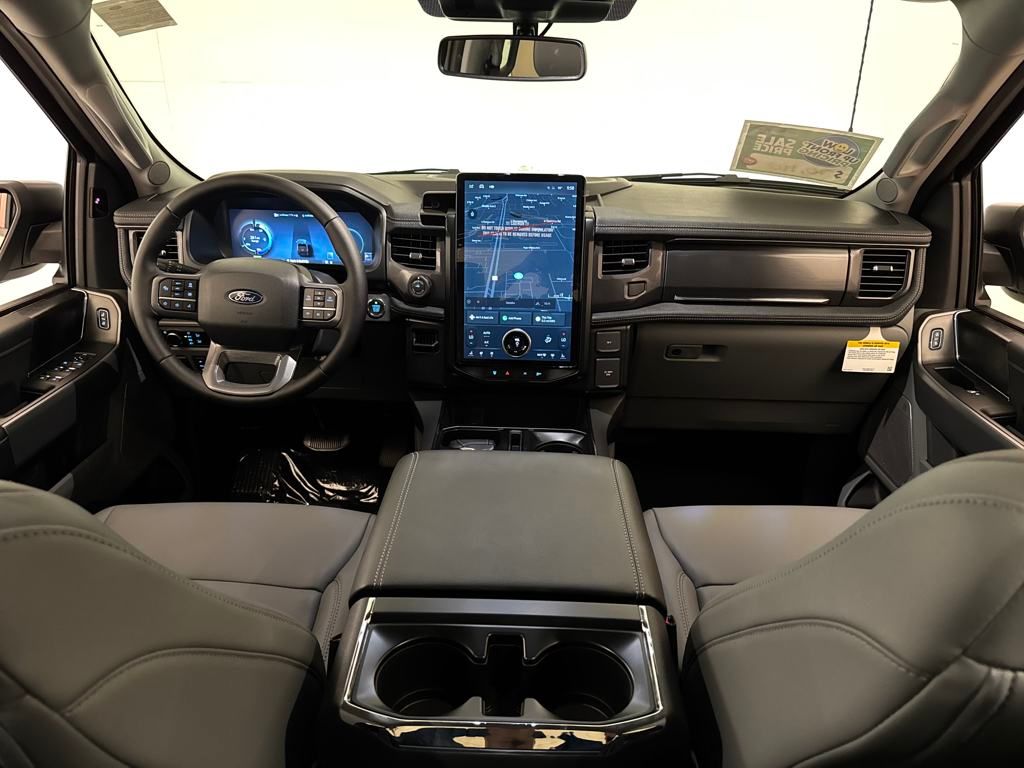2025 Ford F-150 Lightning photo 4
