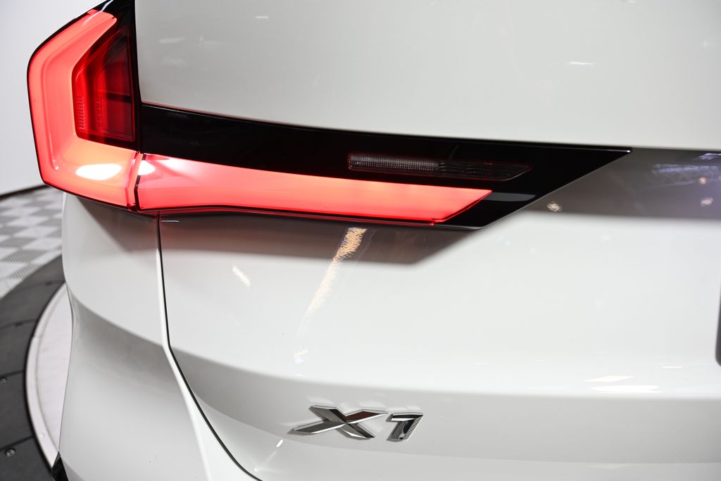 Thumbnail: 2026 BMW X1 - 11