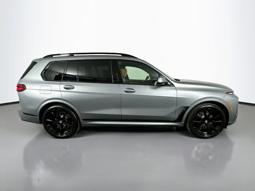 Thumbnail: 2027 BMW X7 - 4
