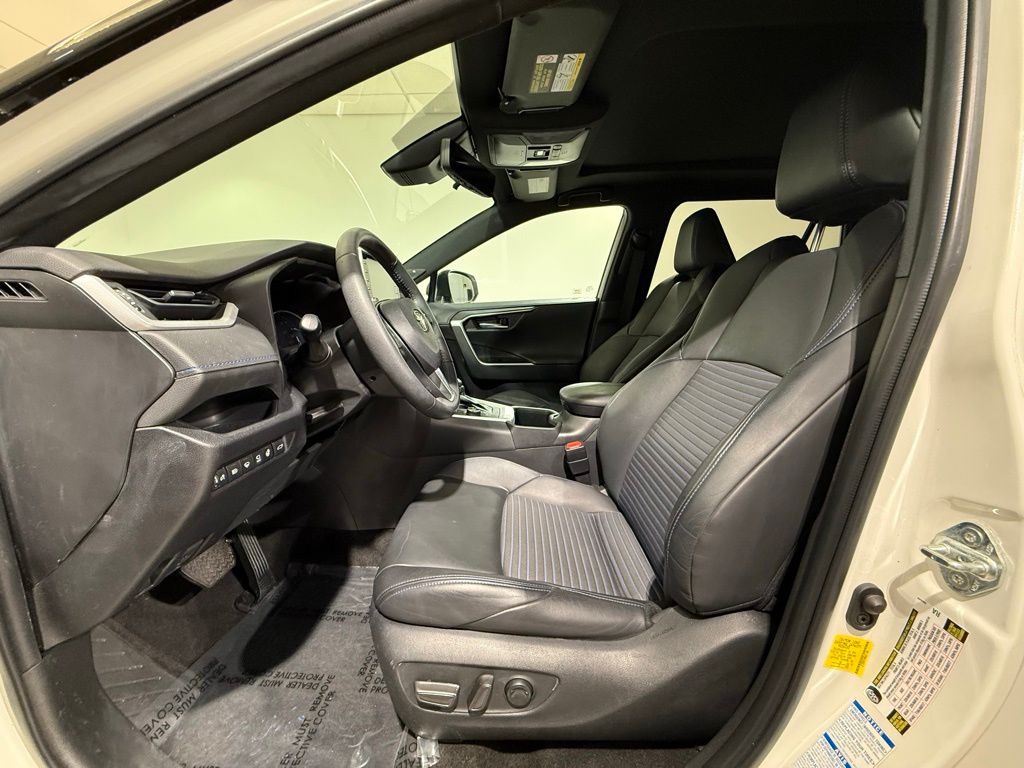 Thumbnail: 2022 Toyota RAV4 - 13