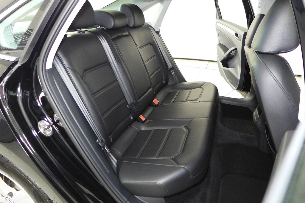 Thumbnail: 2015 Volkswagen Passat - 19