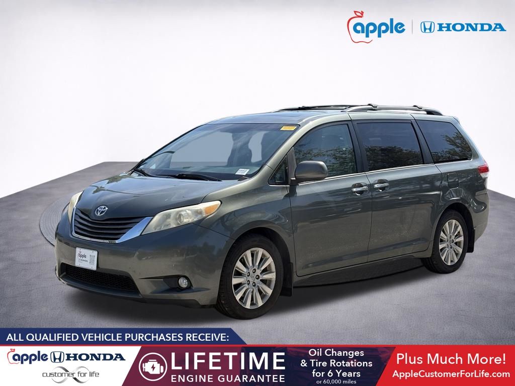 2014 Toyota Sienna XLE 7 Passenger