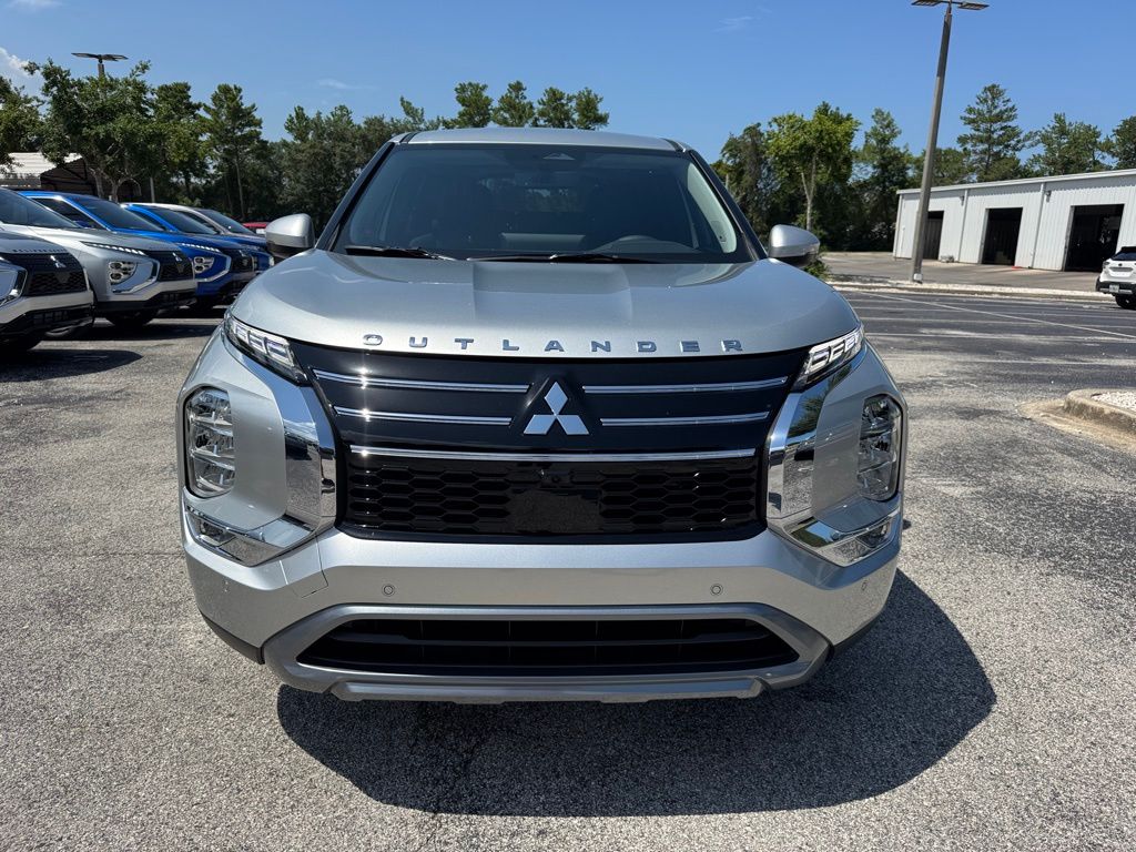 2025 Mitsubishi Outlander SE photo 2