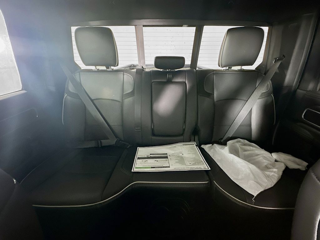 New 2026 Blue Ram Laramie 14in Dually image 10