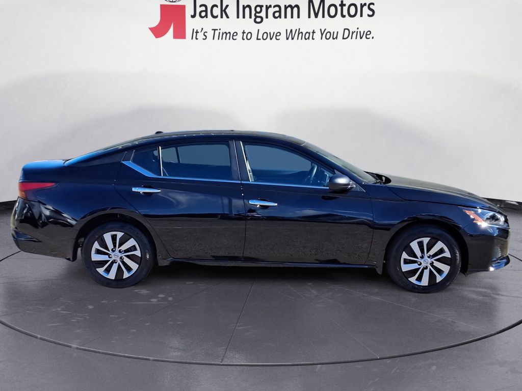 used 2025 Nissan Altima car