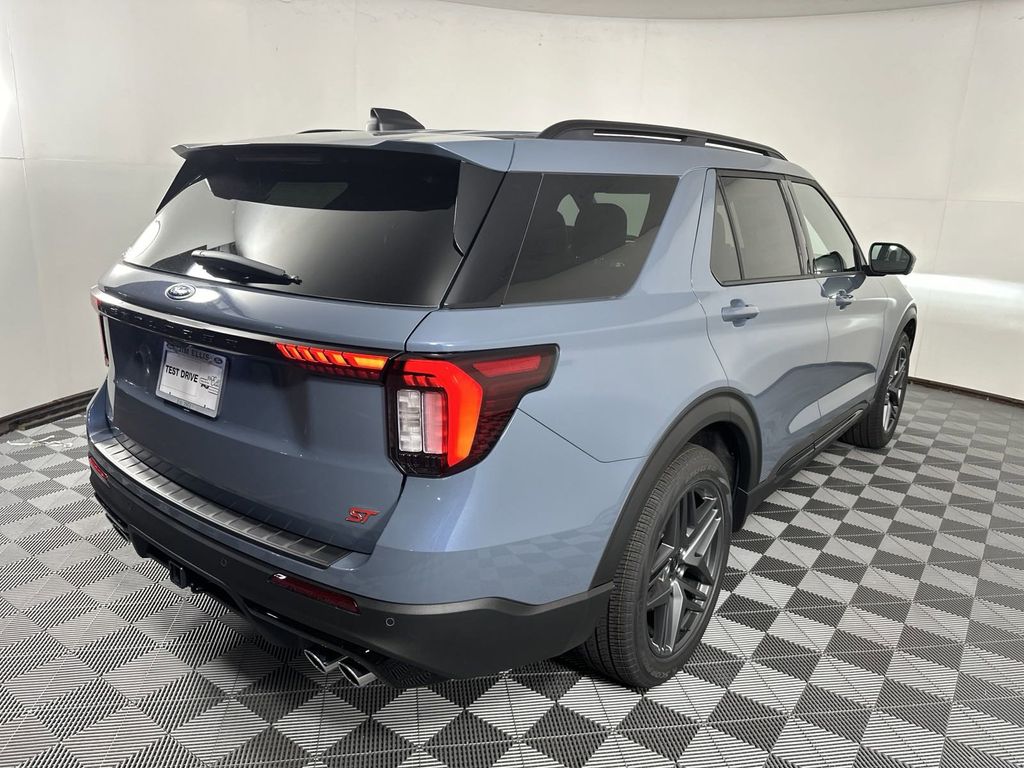 2025 Ford Explorer ST 7