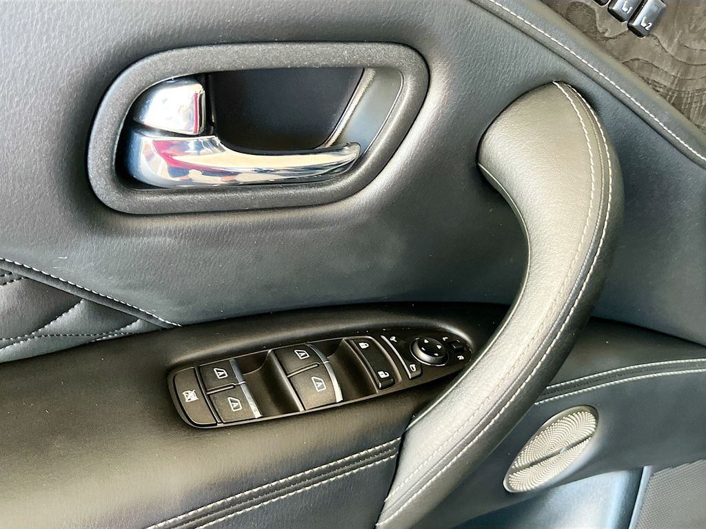Used 2022 Gray INFINITI LUXE image 18