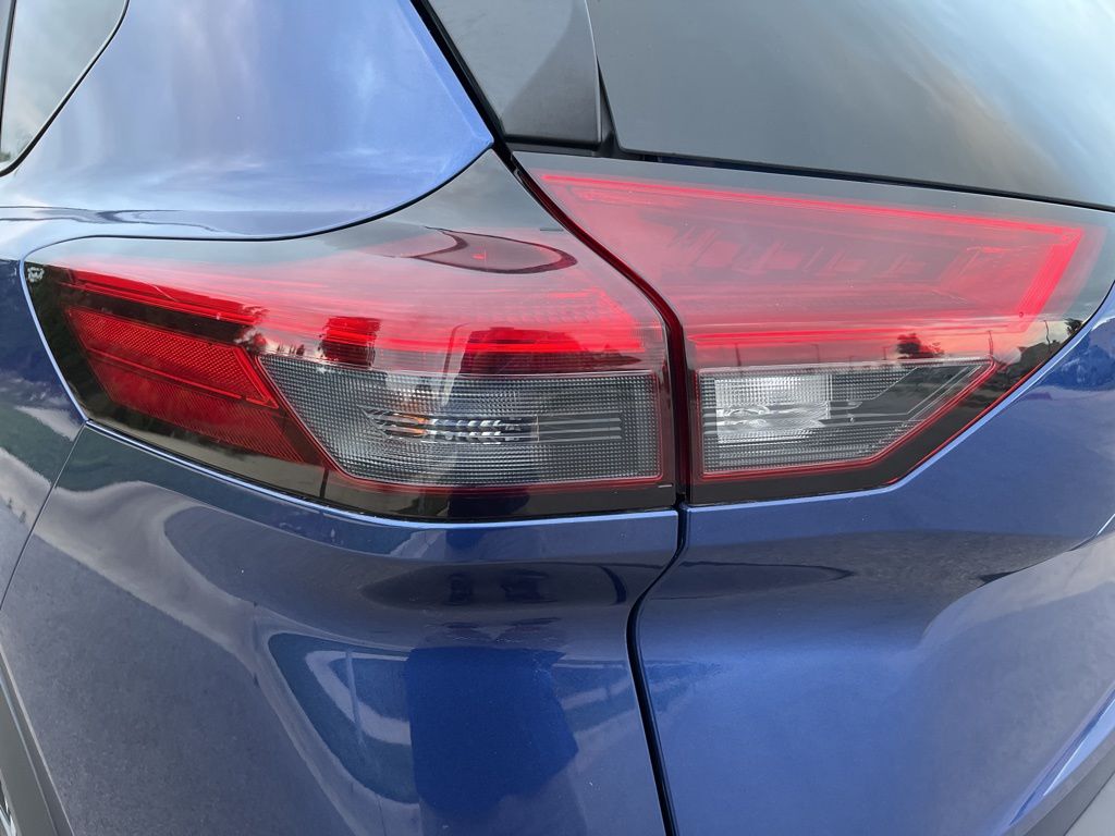 2023 Nissan Rogue SV 7
