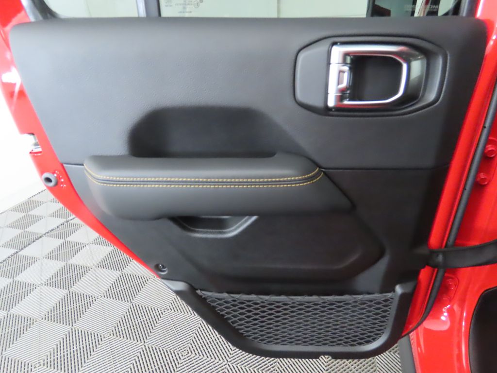 2025 Jeep Wrangler Sahara 4xe 29