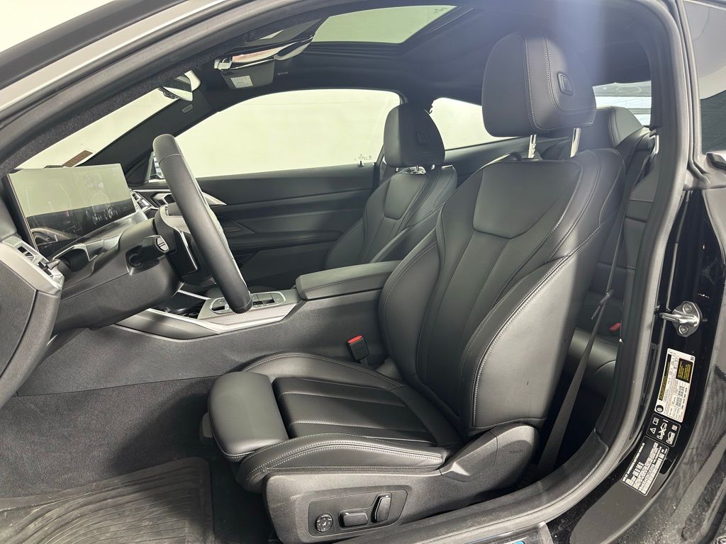 Thumbnail: 2025 BMW 4 Series - 14