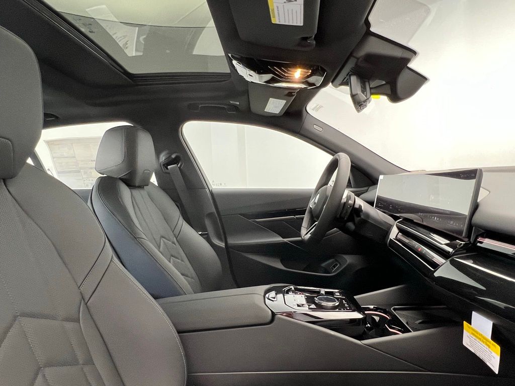 Thumbnail: 2026 BMW 5 Series - 6