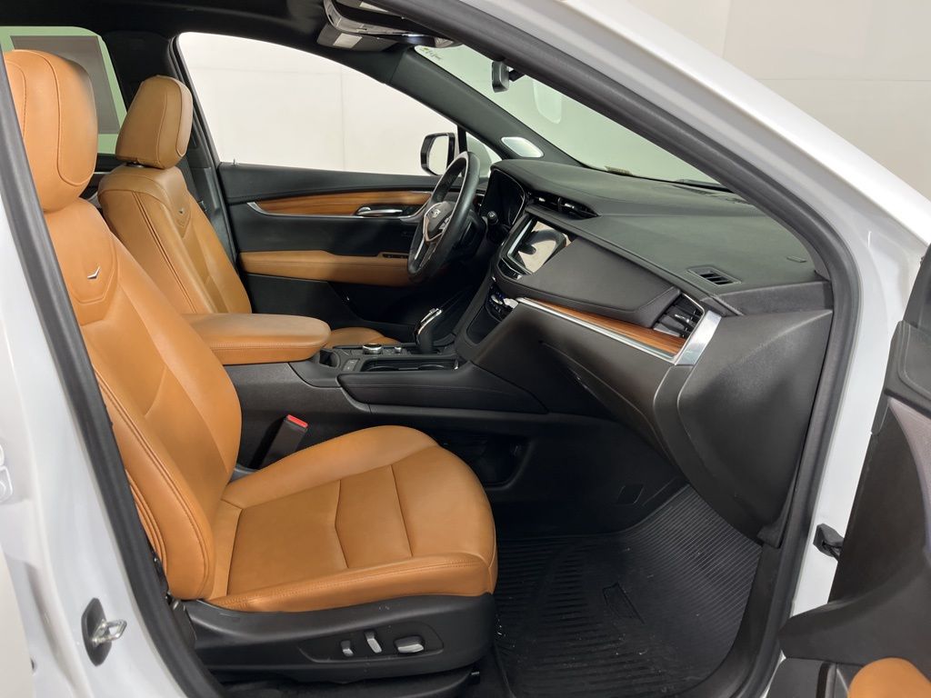 Thumbnail: 2023 Cadillac XT5 - 6