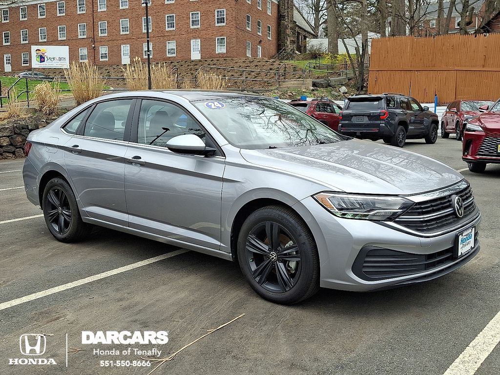 Silver Metallic 2024 Volkswagen Jetta SE FWD Sedan Front-Wheel Drive 8-Speed Automatic