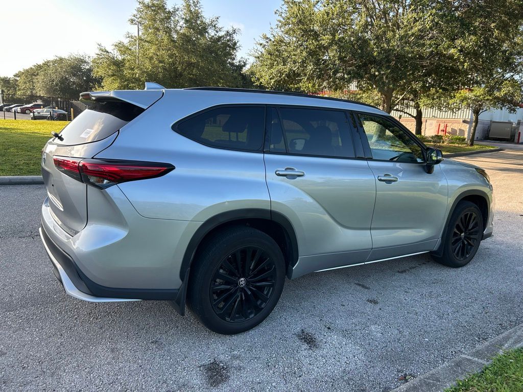 Thumbnail: 2023 Toyota Highlander - 5