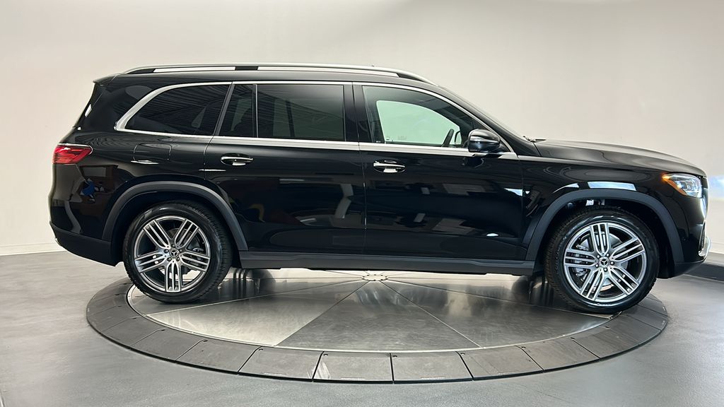 2025 Mercedes-Benz GLS 450 4MATIC 8