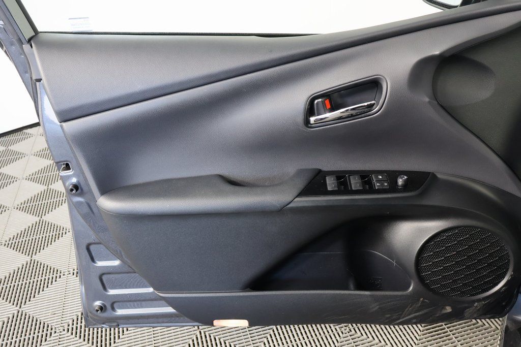 Thumbnail: 2019 Toyota Prius - 11