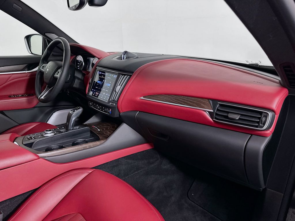 Thumbnail: 2022 Maserati Levante - 30