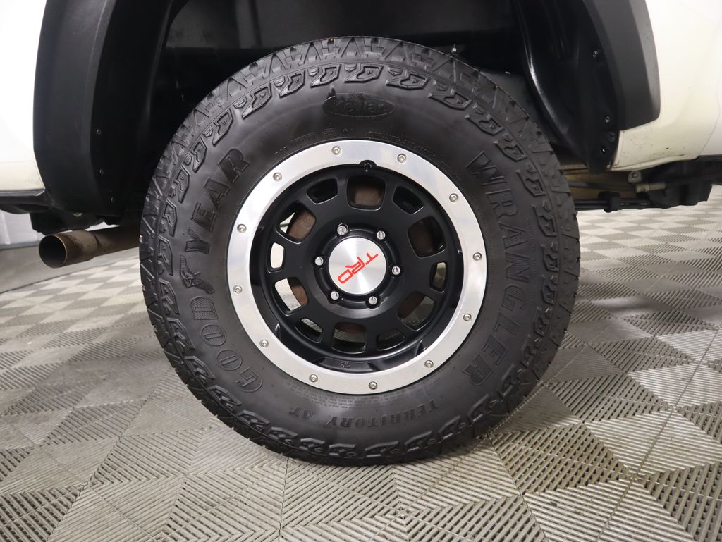 Thumbnail: 2017 Toyota Tacoma - 32