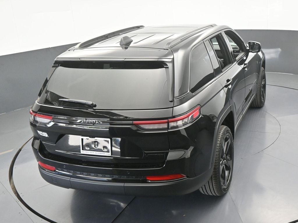New 2025 Diamond Black Crystal Pearlcoat Jeep Limited image 44