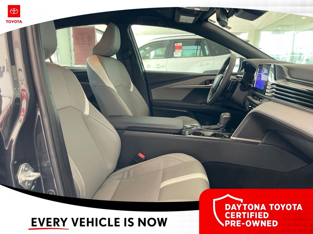 2025 Toyota Camry SE - Photo 29