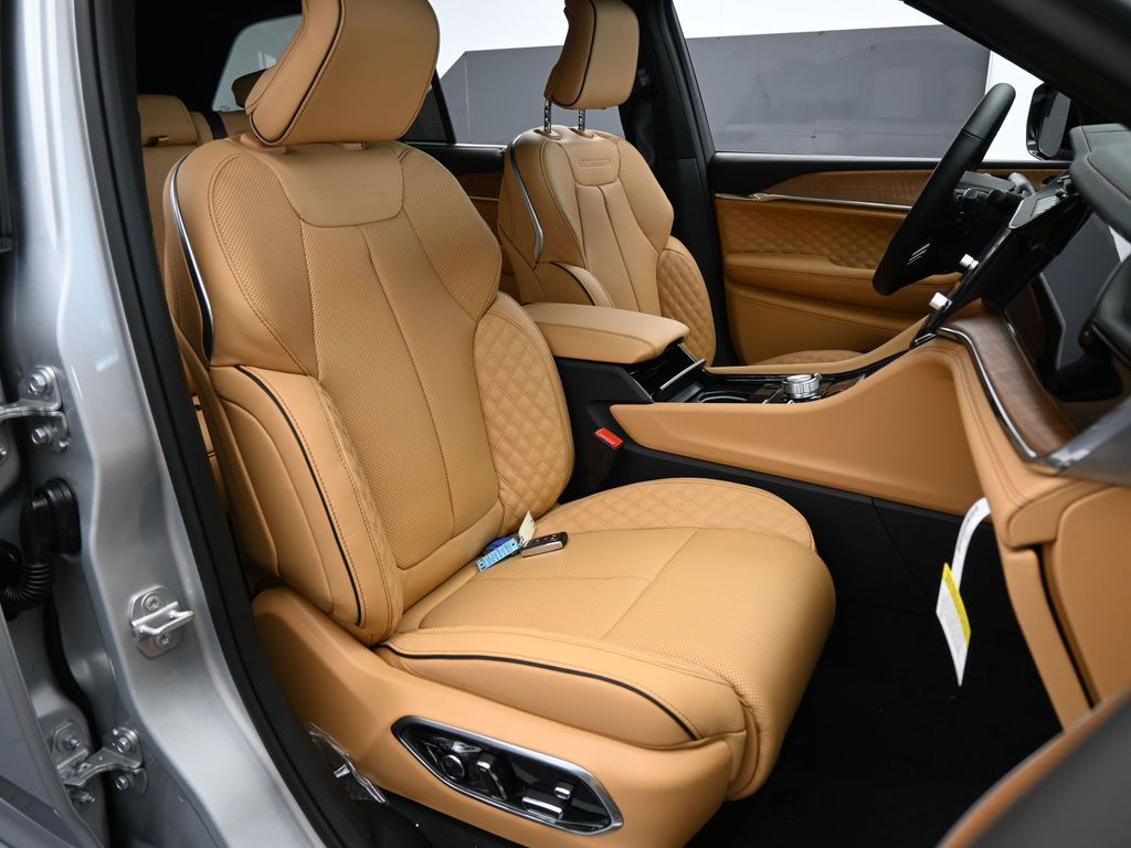 New 2026 Silver Zynith Jeep Summit image 44