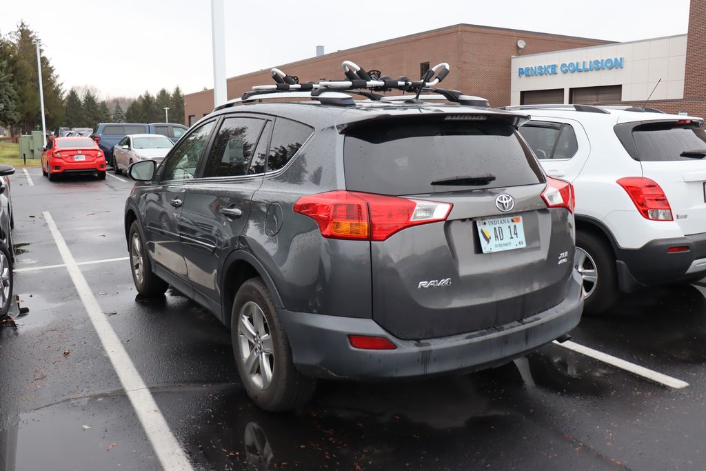 2015 Toyota RAV4 XLE 2