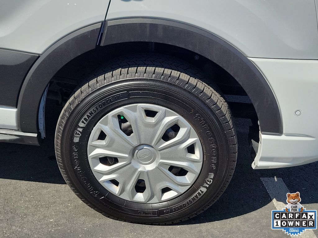 View vehicle photo 4