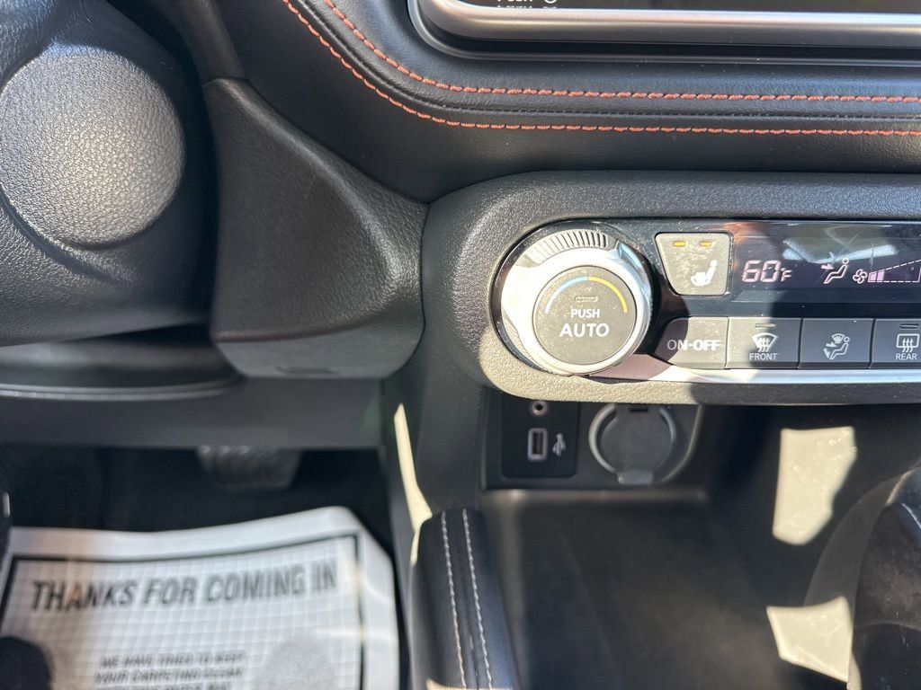 2020 Aspen White/Super Black Nissan Kicks SR FWD SUV