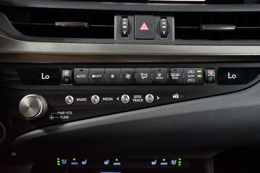 Thumbnail: 2021 Lexus ES - 21
