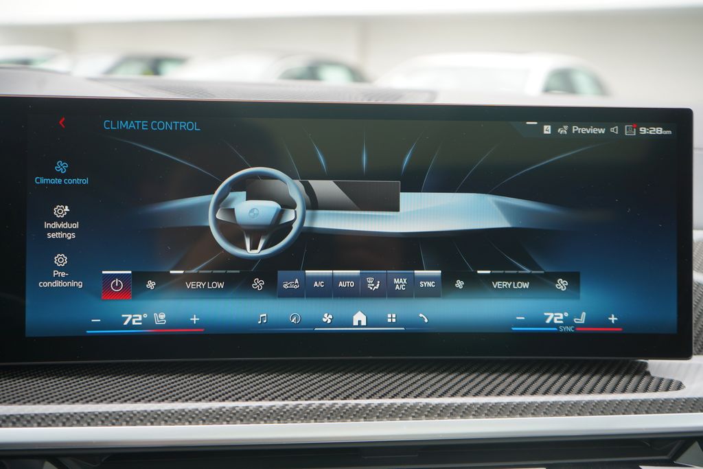 2025 BMW X7 M60i 17
