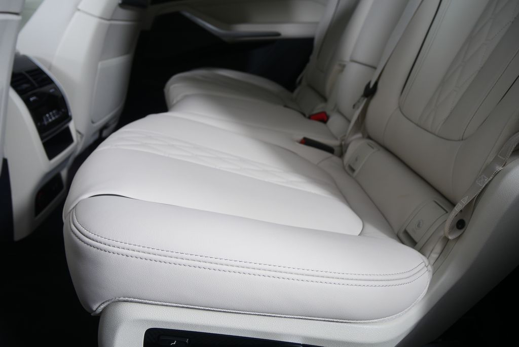 Thumbnail: 2026 BMW X7 - 14