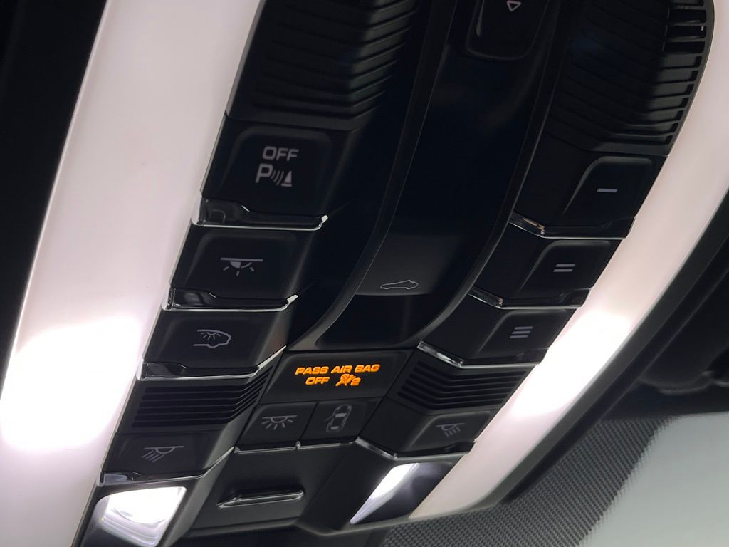 Thumbnail: 2015 Porsche Cayenne - 25