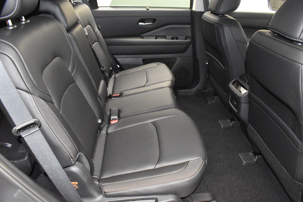 Thumbnail: 2025 Nissan Pathfinder - 32