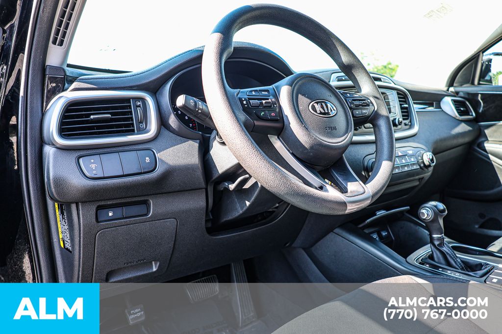 Used 2018 Black Kia L image 27