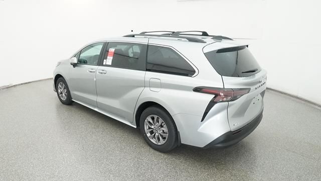 2025 Toyota Sienna XLE 2