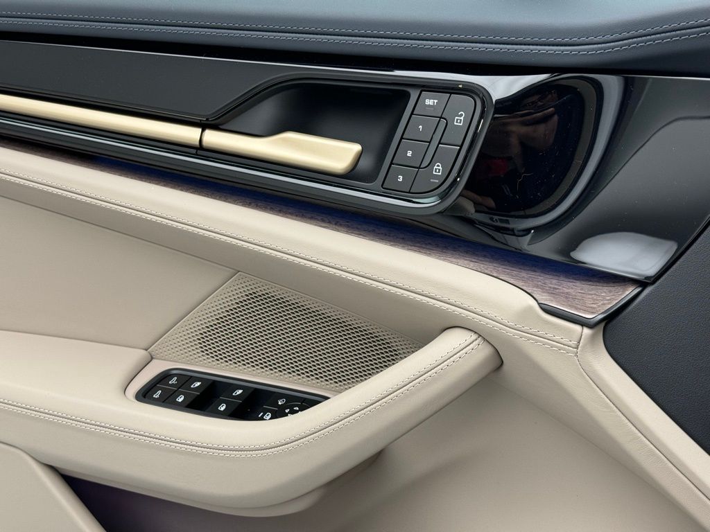 2024 Porsche Panamera 4 20