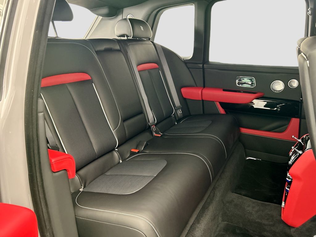 Thumbnail: 2027 Rolls-Royce Cullinan - 21
