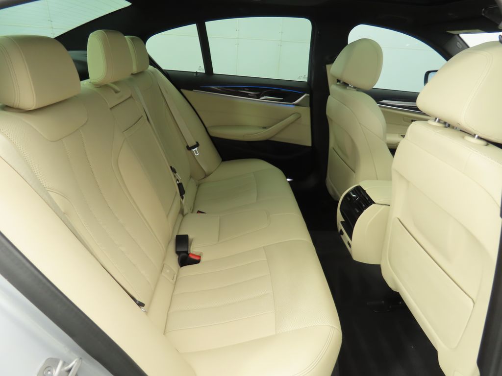 Thumbnail: 2021 BMW 5 Series - 23