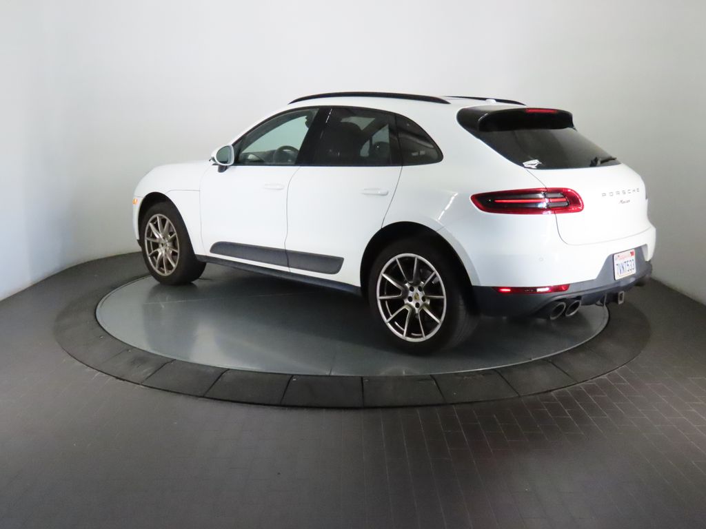 Thumbnail: 2017 Porsche Macan - 3