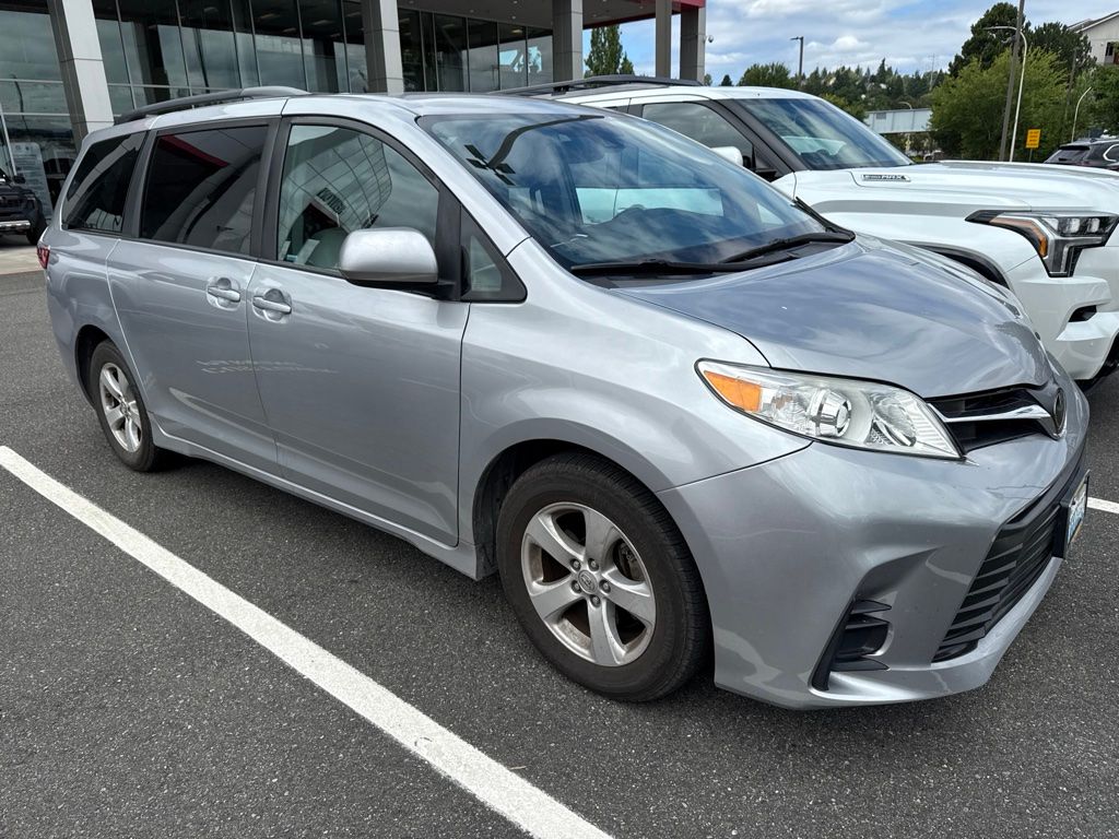 Silver 2018 Toyota Sienna Minivan Front-Wheel Drive 8-Speed Automatic