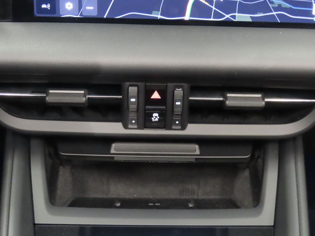 Thumbnail: 2024 Porsche Macan - 29